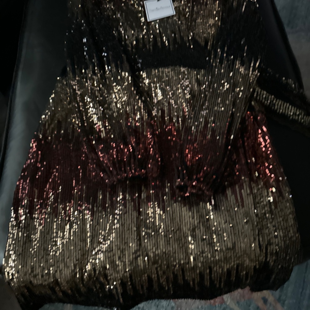 Black and gold wrap sequin dress - Picture 2 of 4
